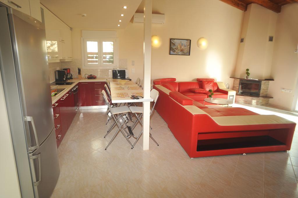 Villa Poulades جوفيا الغرفة الصورة