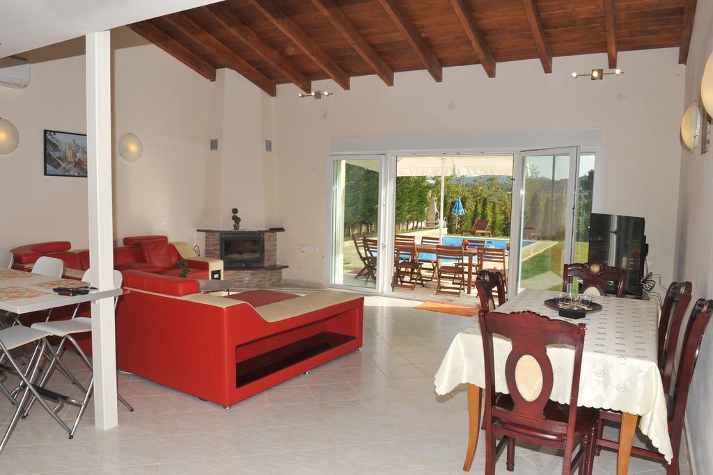 Villa Poulades جوفيا الغرفة الصورة